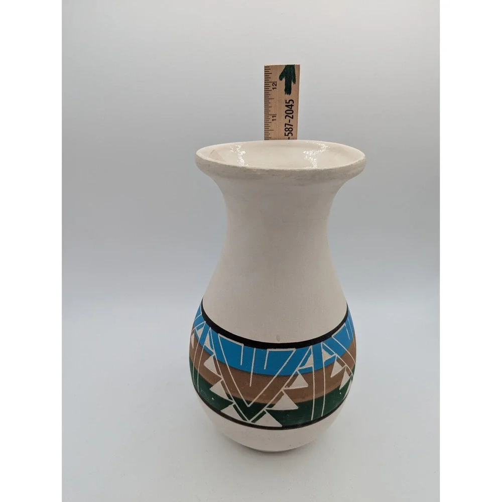 Sioux Pottery Native American Vase Harnett Signed White Geometric 10.5 Inch